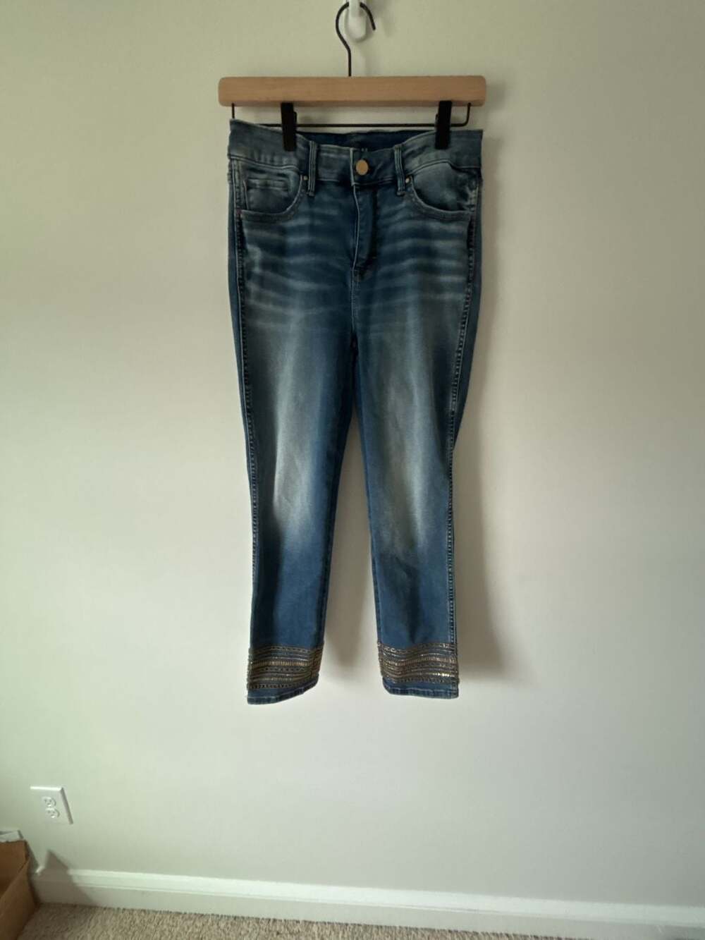 White House Black Market The Slim Crop Size 2 Blue Jeans Beaded Hem